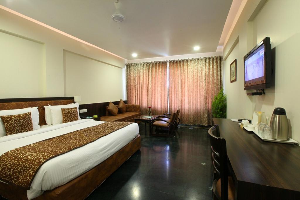 Shilpi Hill Resort Saputara Rum bild