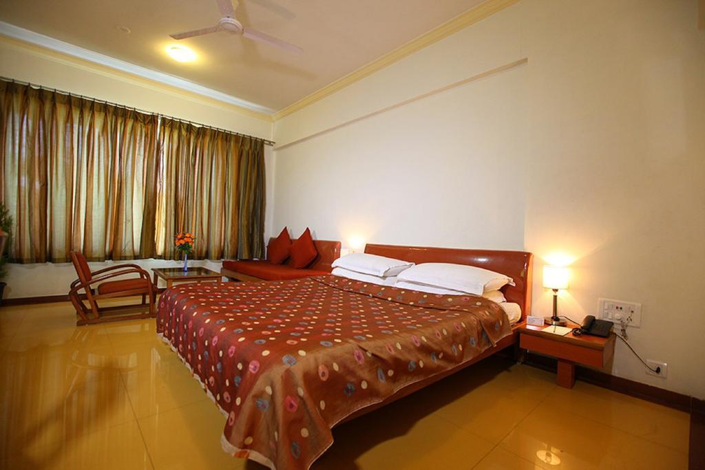 Shilpi Hill Resort Saputara Rum bild