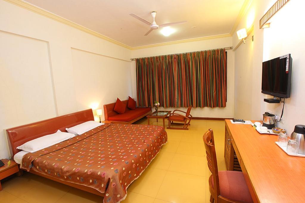 Shilpi Hill Resort Saputara Rum bild